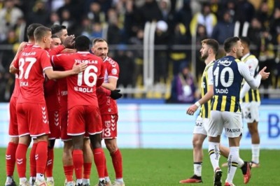 YAZARLARDAN FENERBAHÇE YORUMLARII