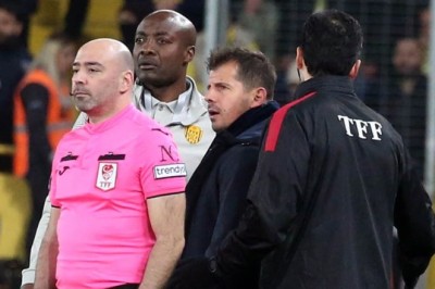 Emre Belözoğlu hem maçı  verdi hemde Galatasarayı övdü