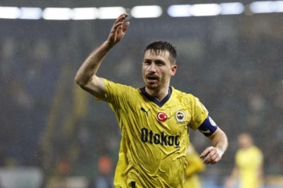 Fenerbahçe, Mert Hakan ile sözleşme uzatıyor!