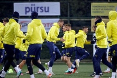 Fenerbahçe'de iki ayrılık kararı!