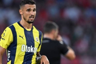 Fenerbahçe taraftarları Krunic'in gidişini kutladı