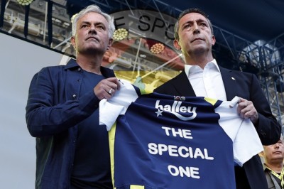 Ali Koç masaya 10 milyon euroyu koydu Fenerbahçe anlaşmayı tamamladı! Jose Mourinho'yu mest eden transfer